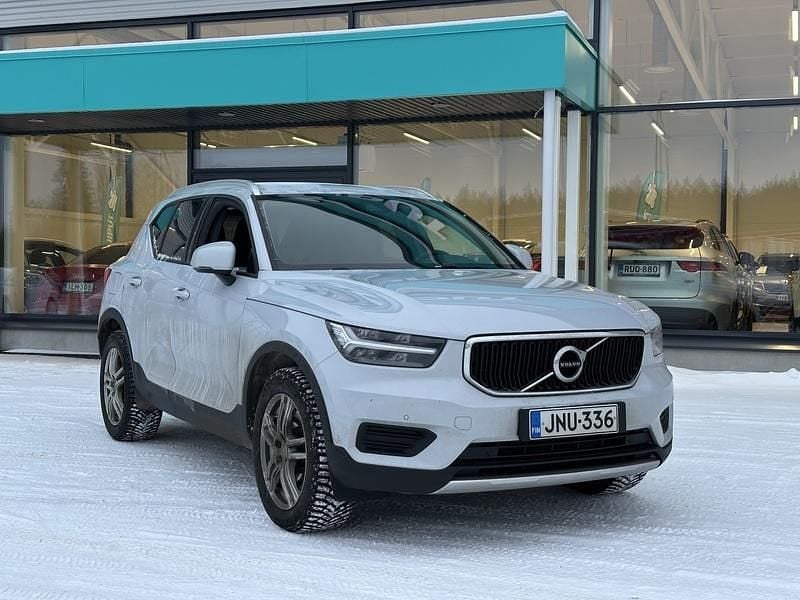 Käytetty 2020 Volvo XC40 Momentum Katumaasturi | 26 800 € (Hyvä tarjous) - Kuva 1/2