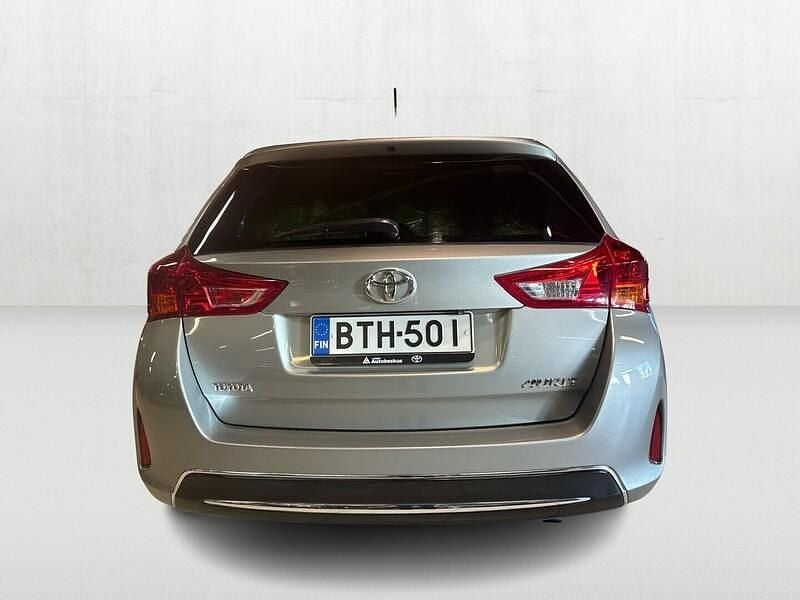 Käytetty Toyota Auris Touring Sports Multidrive S 132 HP (97 kW) 2015 Harmaa Farmari
