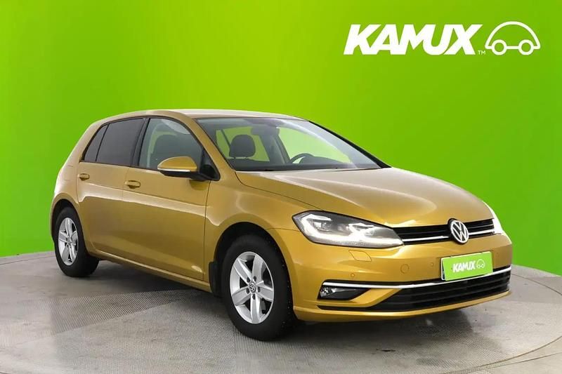 Keltainen / beige Käytetty 2019 VW Golf Highline Sedan | 19 590 € (Perustarjous) - Kuva 1/4
