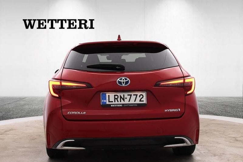 Käytetty Toyota Corolla Edition 140 HP (102 kW) 2024 Punainen Farmari