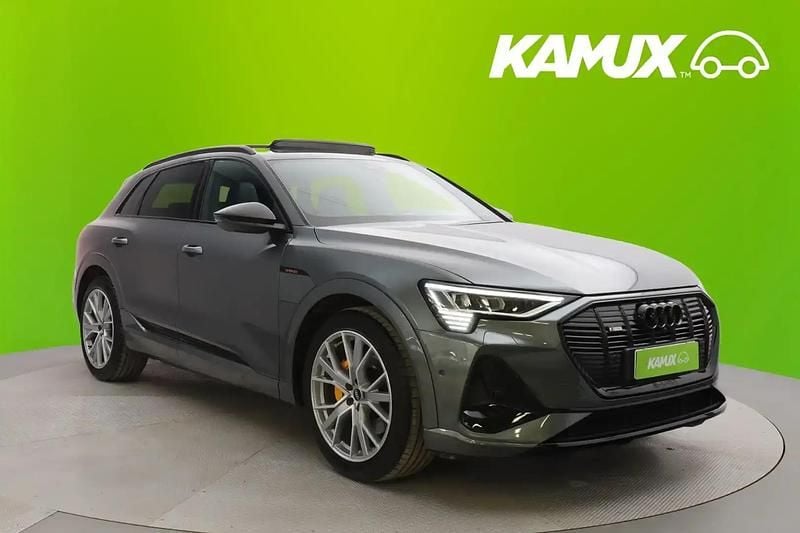 Hopea / harmaa Käytetty 2023 Audi e-tron S-Line Katumaasturi | 42 900 € (Hieman kallis) - Kuva 1/4