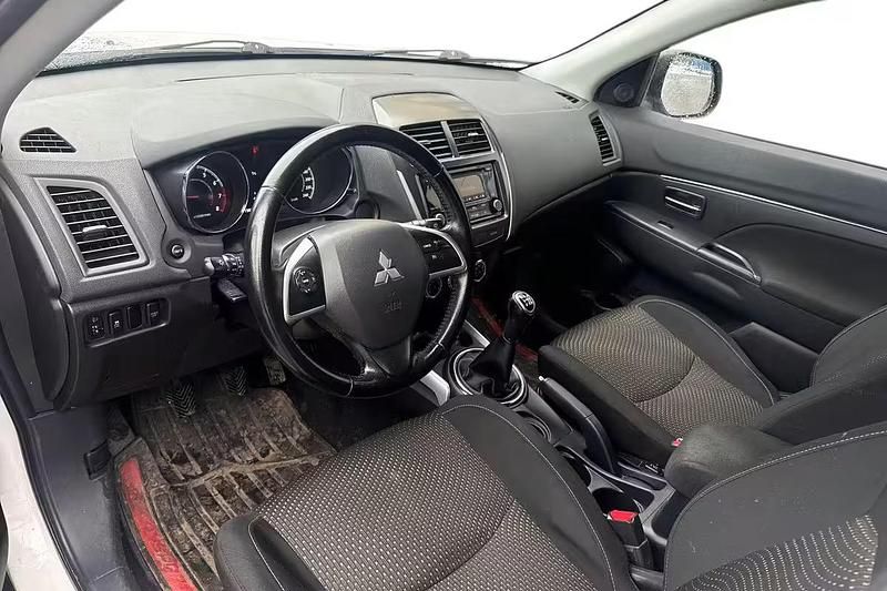 Käytetty Mitsubishi ASX Inform 117 HP (86 kW) 2014 Katumaasturi