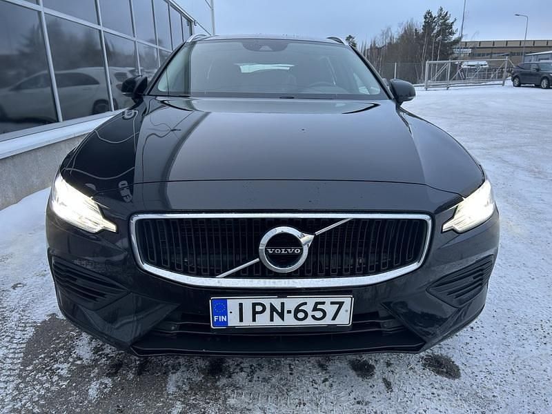 Käytetty Volvo V60 Momentum 340 HP (250 kW) 2020 Musta Farmari