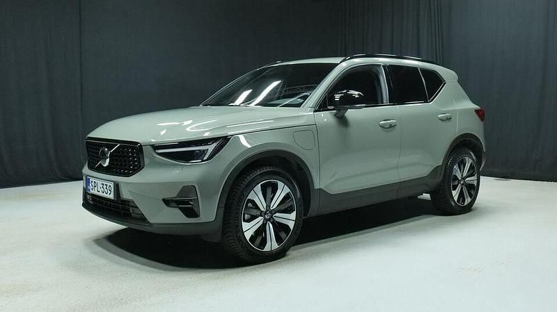 Käytetty 2023 Volvo XC40 Plus Katumaasturi | 40 900 € (Hieman kallis) - Kuva 1/3