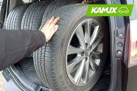 Käytetty Toyota RAV4 Hybrid 155 HP (114 kW) 2018 Musta Katumaasturi