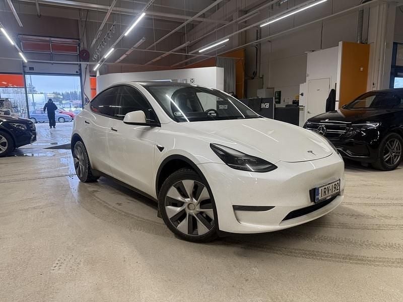 Käytetty 2022 Tesla Model Y Katumaasturi | 33 390 € (Hyvä tarjous) - Kuva 1/4