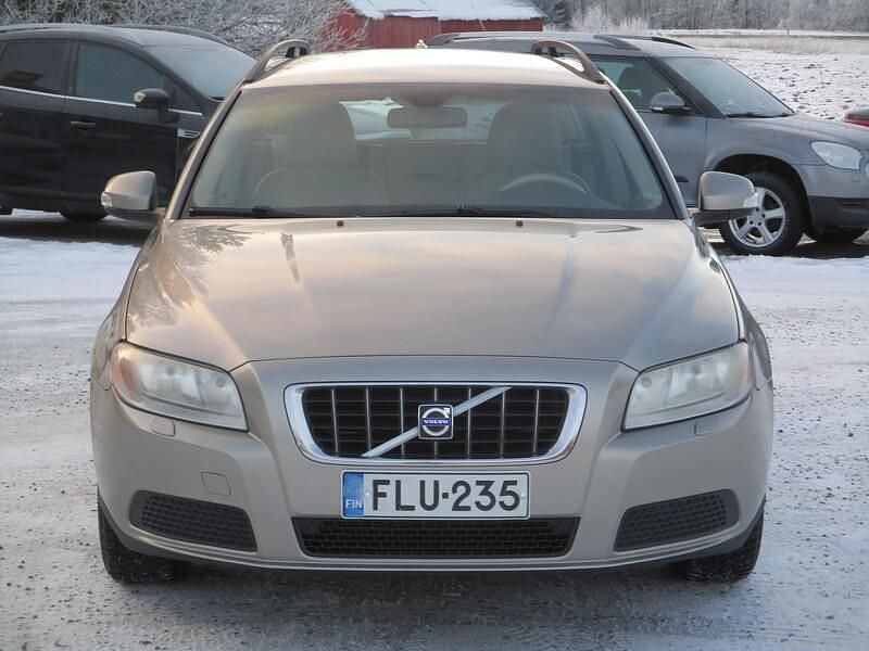Käytetty Volvo V70 Business Edition 163 HP (119 kW) 2008 Peessi Farmari