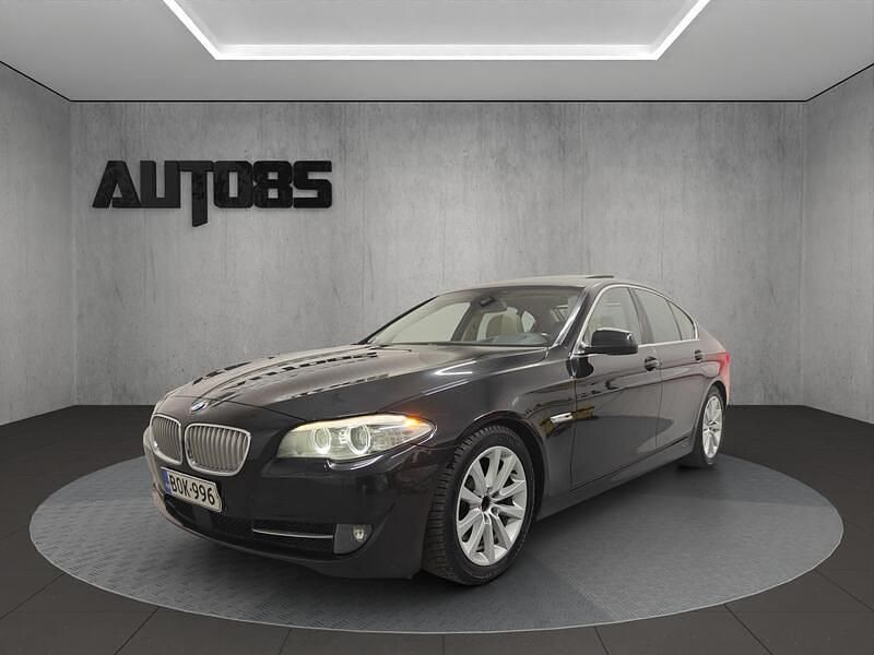 Harmaa Käytetty 2010 BMW 528 Comfort Edition Sedan | 10 890 € - Kuva 1/4