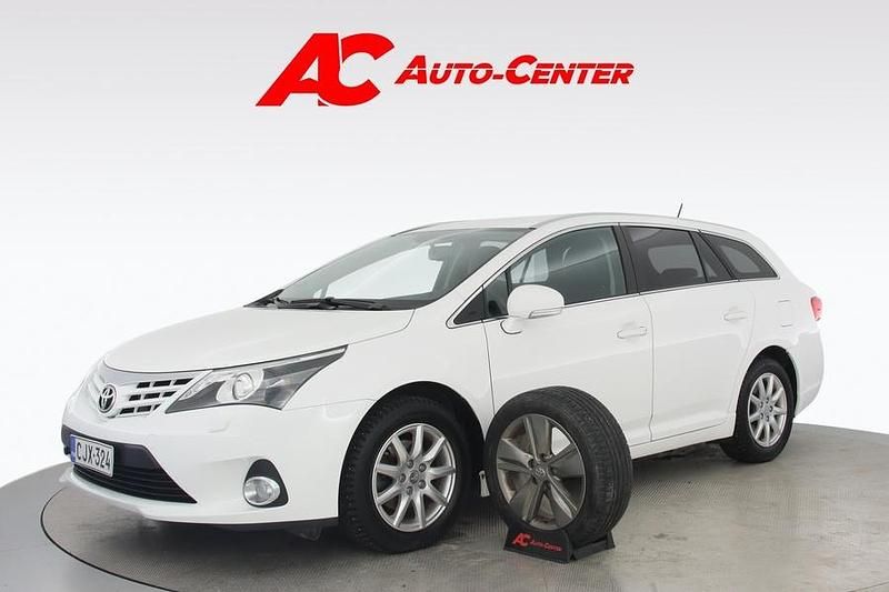 Käytetty Toyota Avensis Active 124 HP (91 kW) 2015 Valkoinen Farmari