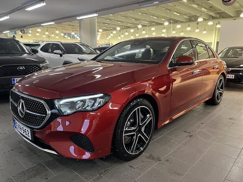 Punainen Käytetty 2024 Mercedes E300 Sedan | 57 990 € (Perustarjous) - Kuva 1/3