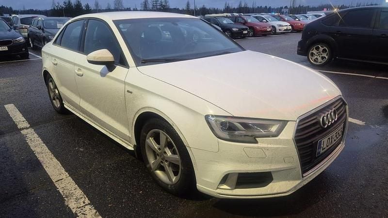 Valkoinen Käytetty 2019 Audi A3 Business Sedan | 20 900 € (Hieman kallis) - Kuva 1/4