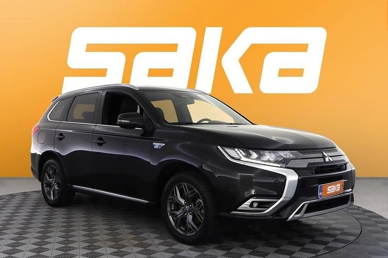 Käytetty Mitsubishi Outlander P-HEV Instyle 224 HP (164 kW) 2021 Katumaasturi