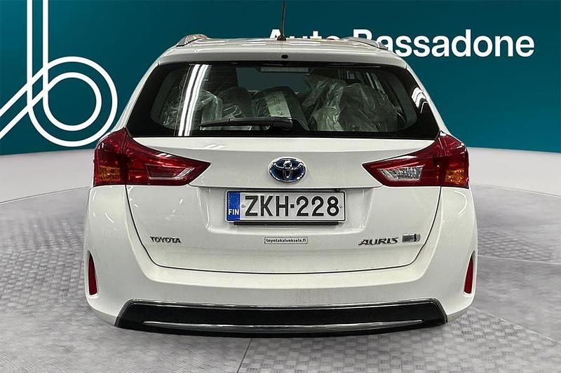 Käytetty Toyota Auris Touring Sports Active 99 HP (72 kW) 2014 Farmari