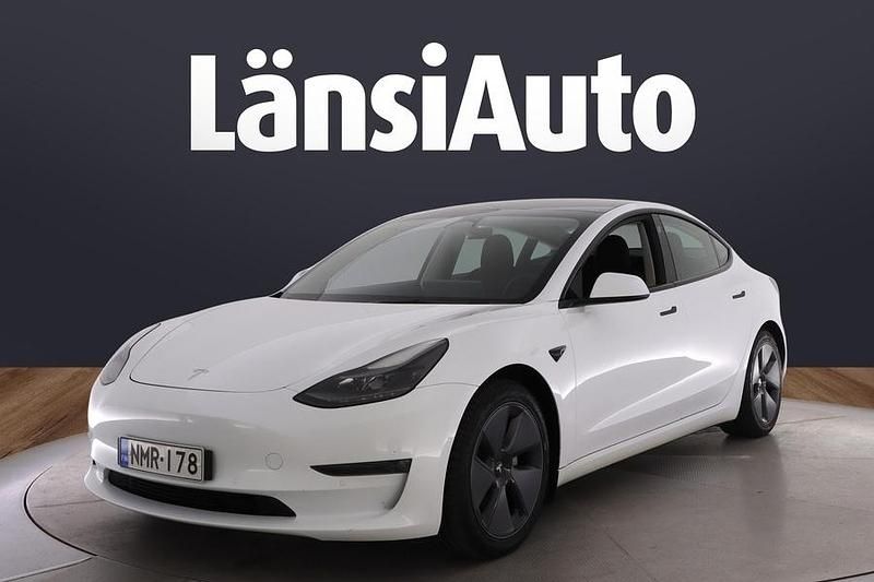 Valkoinen Käytetty 2022 Tesla Model 3 Sedan | 26 780 € (Perustarjous) - Kuva 1/1