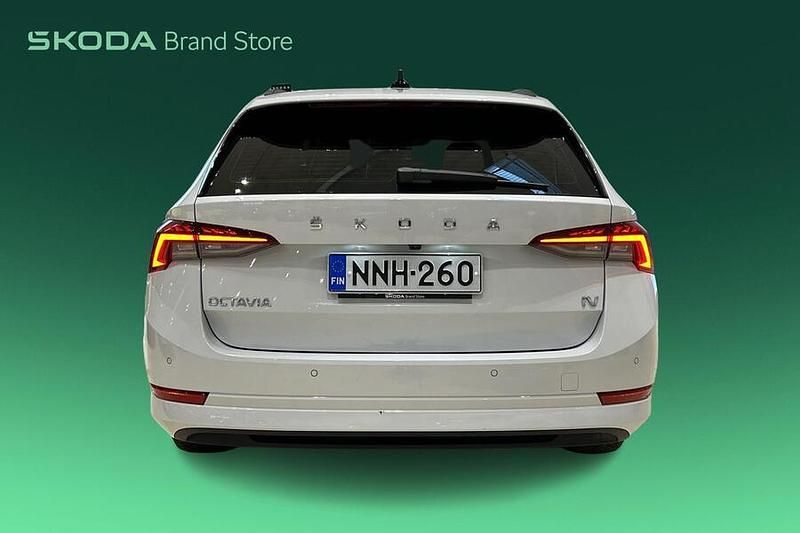 Käytetty Skoda Octavia Ambition 204 HP (150 kW) 2024 Farmari