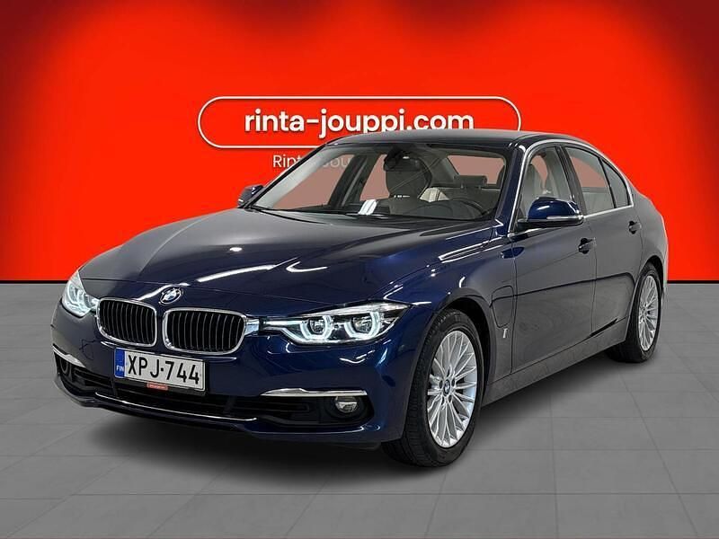 Sininen Käytetty 2017 BMW 330e Luxury Line Sedan | 17 800 € (Hyvä tarjous) - Kuva 1/3