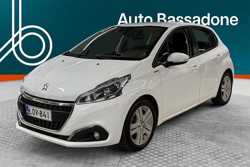 Käytetty Peugeot 208 Signature Sky 83 HP (61 kW) 2019 Viistoperä