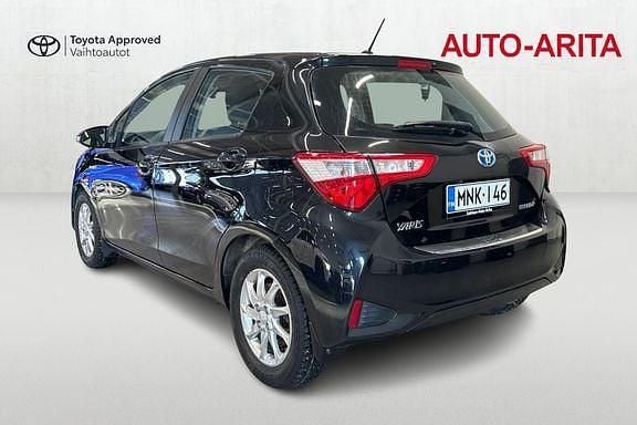 Käytetty Toyota Yaris Edition 72 HP (52 kW) 2017 Musta Viistoperä