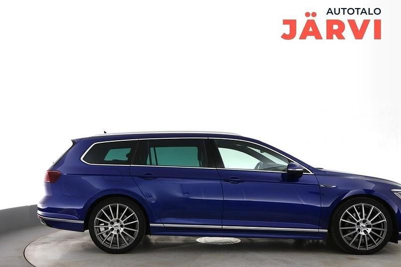 Käytetty VW Passat R-line 190 HP (139 kW) 2019 Sininen Farmari