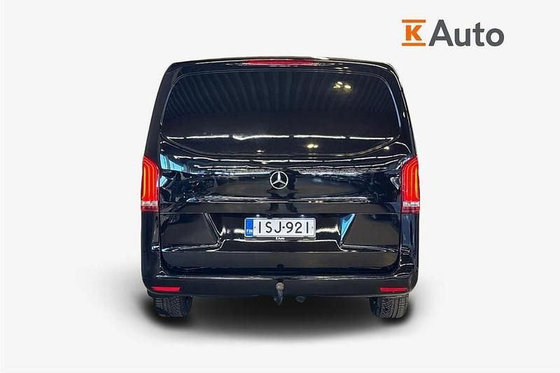 Käytetty Mercedes Vito 163 HP (119 kW) 2022 Musta Van