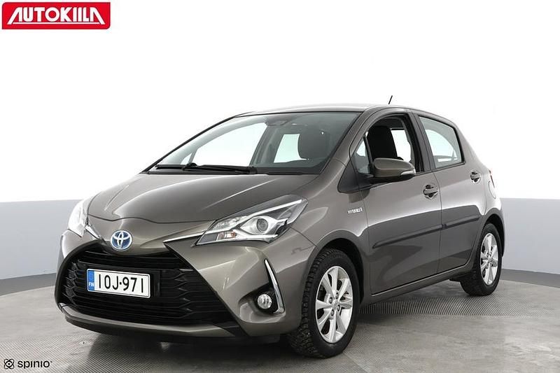 Käytetty Toyota Yaris Hybrid Active 73 HP (53 kW) 2018 Harmaa Viistoperä
