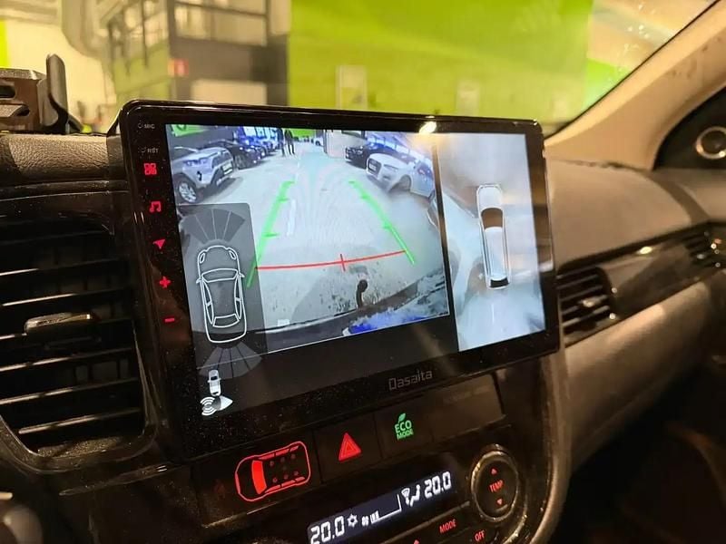 Käytetty Mitsubishi Outlander P-HEV Instyle 121 HP (88 kW) 2018 Musta Farmari