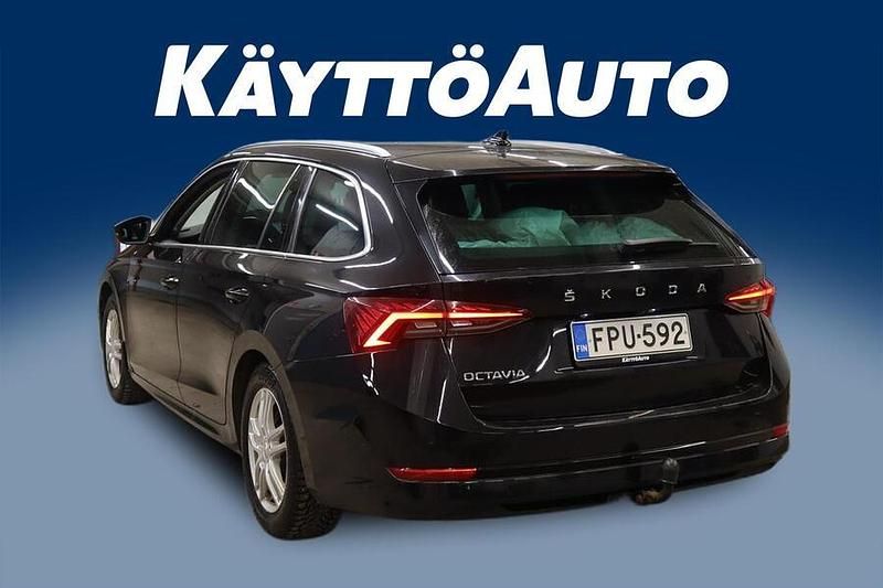 Käytetty Skoda Octavia Style 150 HP (110 kW) 2021 Musta Farmari