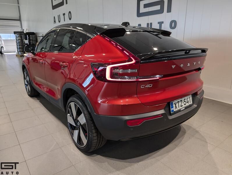 Käytetty Volvo C40 300 kW (408 HP) 2022 Katumaasturi