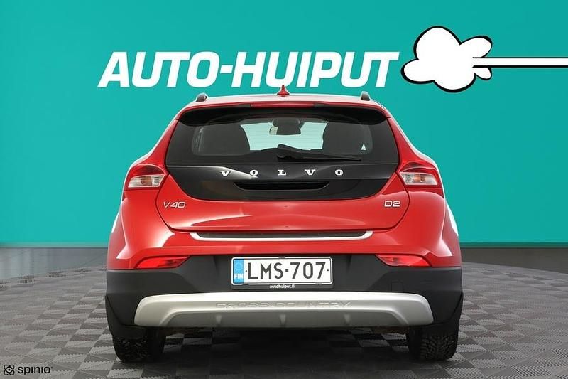 Käytetty Volvo V40 Momentum 120 HP (88 kW) 2016 Viistoperä