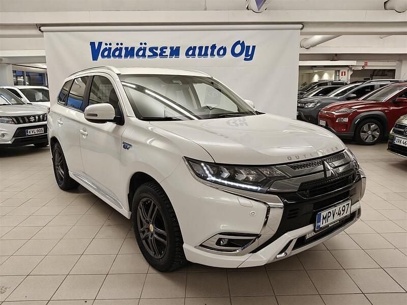 Käytetty Mitsubishi Outlander P-HEV Active 135 HP (99 kW) 2020 Valkoinen Katumaasturi