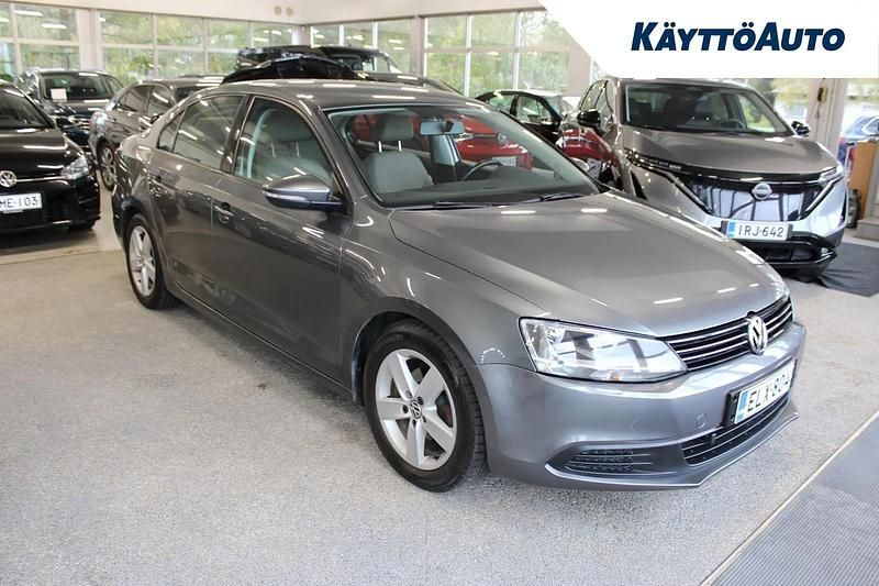Käytetty VW Jetta Comfortline 105 HP (77 kW) 2011 Harmaa Sedan