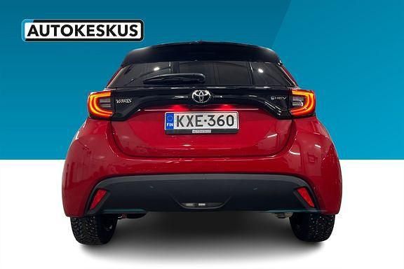 Käytetty Toyota Yaris Plus 114 HP (83 kW) 2025 Punainen Viistoperä