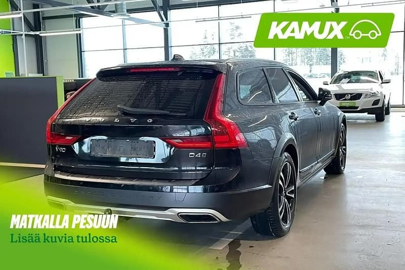 Käytetty Volvo V90 CC Pro 190 HP (139 kW) 2018 Musta Farmari