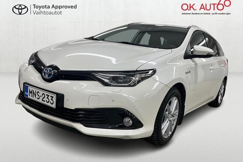 Valkoinen Käytetty 2018 Toyota Auris Touring Sports Active Farmari | 16 900 € (Perustarjous) - Kuva 1/4