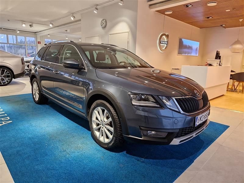 Käytetty Skoda Octavia 184 HP (135 kW) 2018 Harmaa Farmari