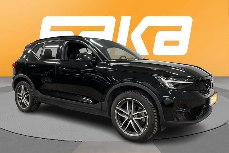 Käytetty 2023 Volvo XC40 Plus Katumaasturi | 32 400 € (Perustarjous) - Kuva 1/4