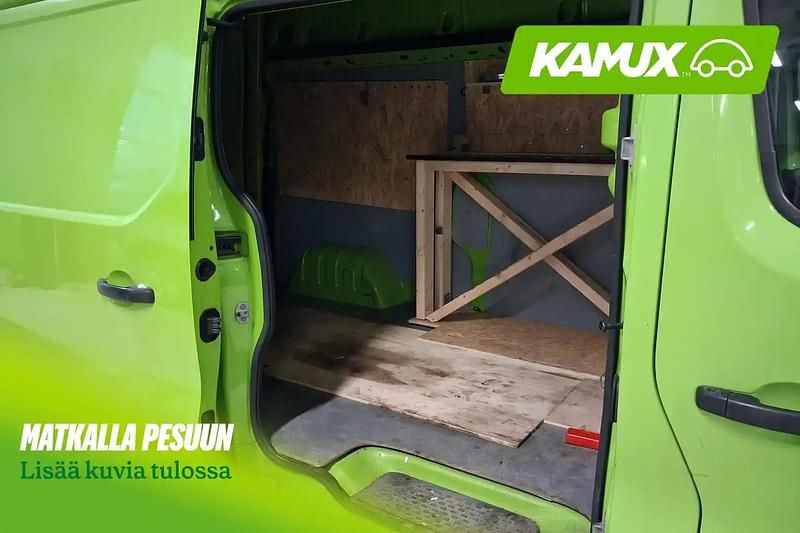 Käytetty Renault Trafic 145 HP (106 kW) 2017 Vihreä Tila-auto