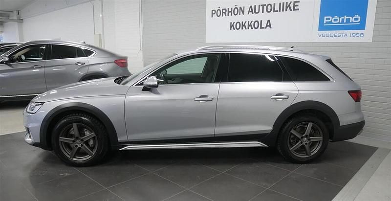Käytetty Audi A4 Allroad 204 HP (150 kW) 2023 Hopea Farmari