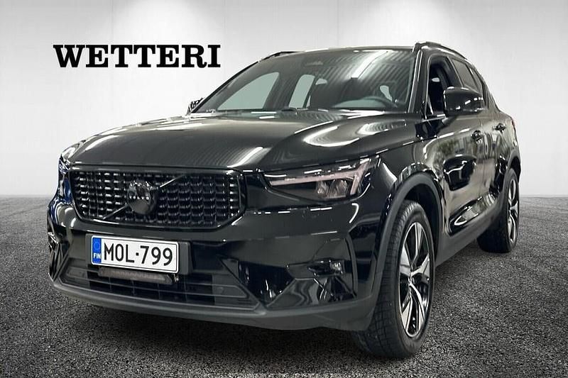 Käytetty Volvo XC40 Plus 169 kW (231 HP) 2022 Musta Katumaasturi
