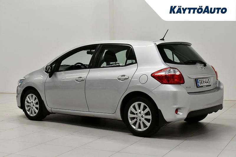 Käytetty Toyota Auris Edition 132 HP (97 kW) 2011 Hopea Viistoperä