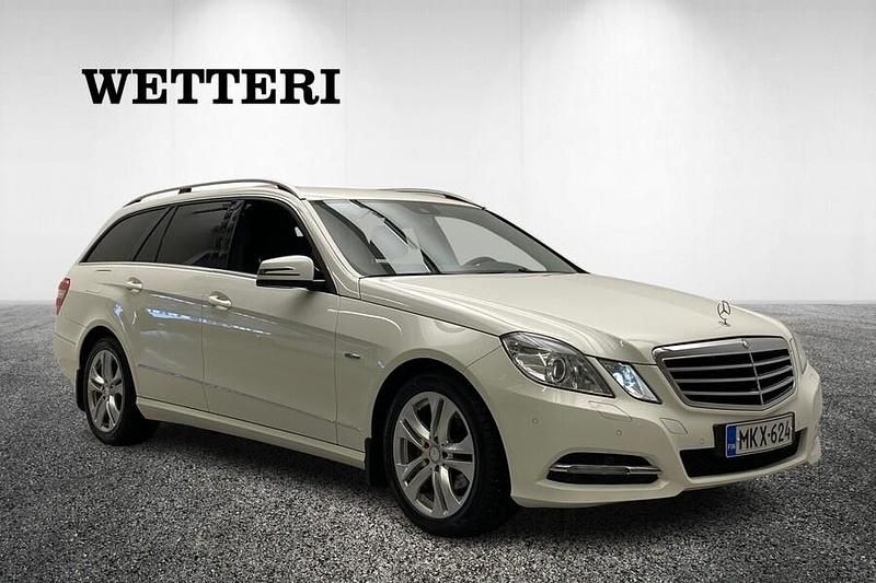 Käytetty Mercedes E220 Avantgarde 170 HP (125 kW) 2012 Valkoinen Farmari