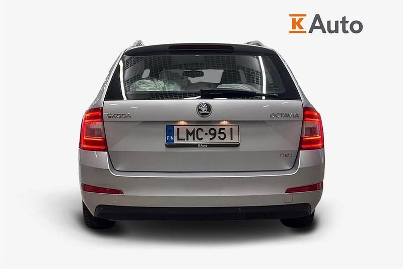 Käytetty Skoda Octavia Elegance 180 HP (132 kW) 2013 Farmari