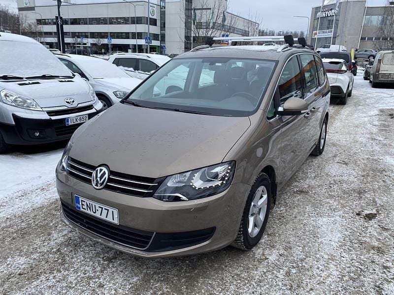 Käytetty VW Sharan Comfortline 150 HP (110 kW) 2016 Tila-auto