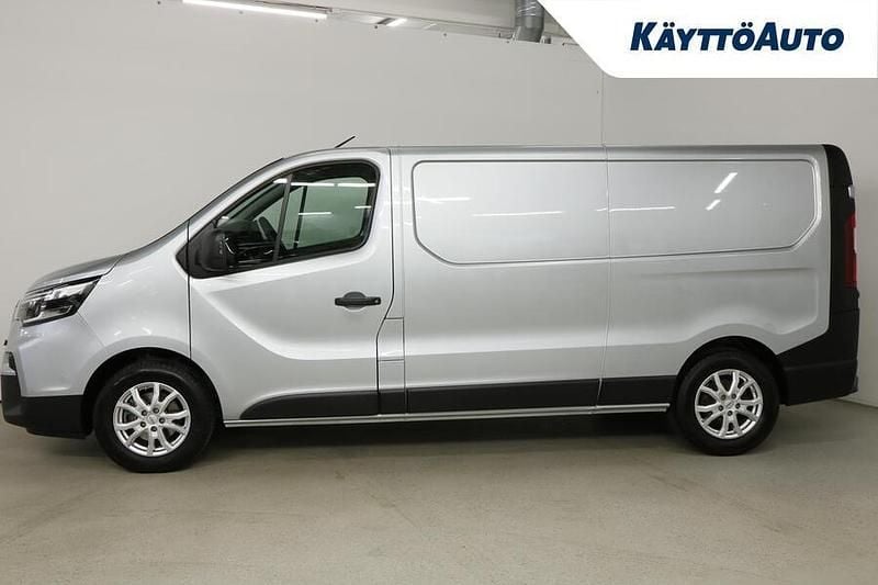 Käytetty Nissan Primastar N-Connecta 150 HP (110 kW) 2023 Harmaa Tila-auto