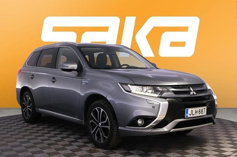 Käytetty Mitsubishi Outlander P-HEV Intense+ 203 HP (149 kW) 2016 Katumaasturi