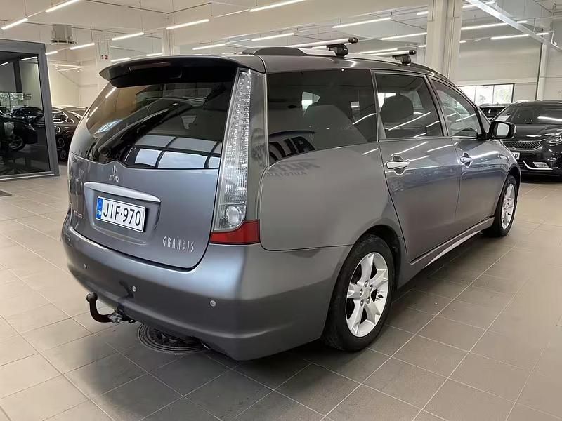 Käytetty Mitsubishi Grandis 136 HP (100 kW) 2009 Harmaa Tila-auto