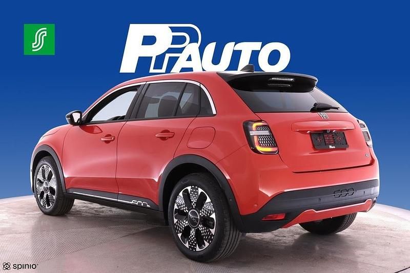 Käytetty Fiat 600E La Prima 114 kW (156 HP) 2024 Katumaasturi