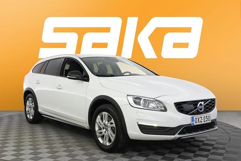 Käytetty Volvo V60 CC Business Edition 150 HP (110 kW) 2017 Farmari