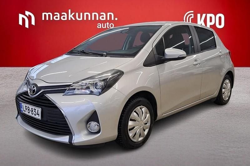 Käytetty Toyota Yaris Style 99 HP (72 kW) 2015 Hopea Viistoperä