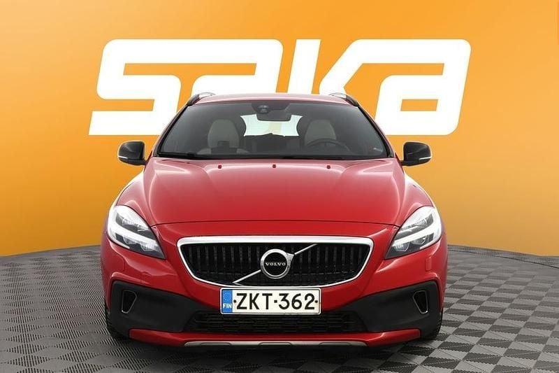 Käytetty Volvo V40 Momentum 120 HP (88 kW) 2017 Viistoperä